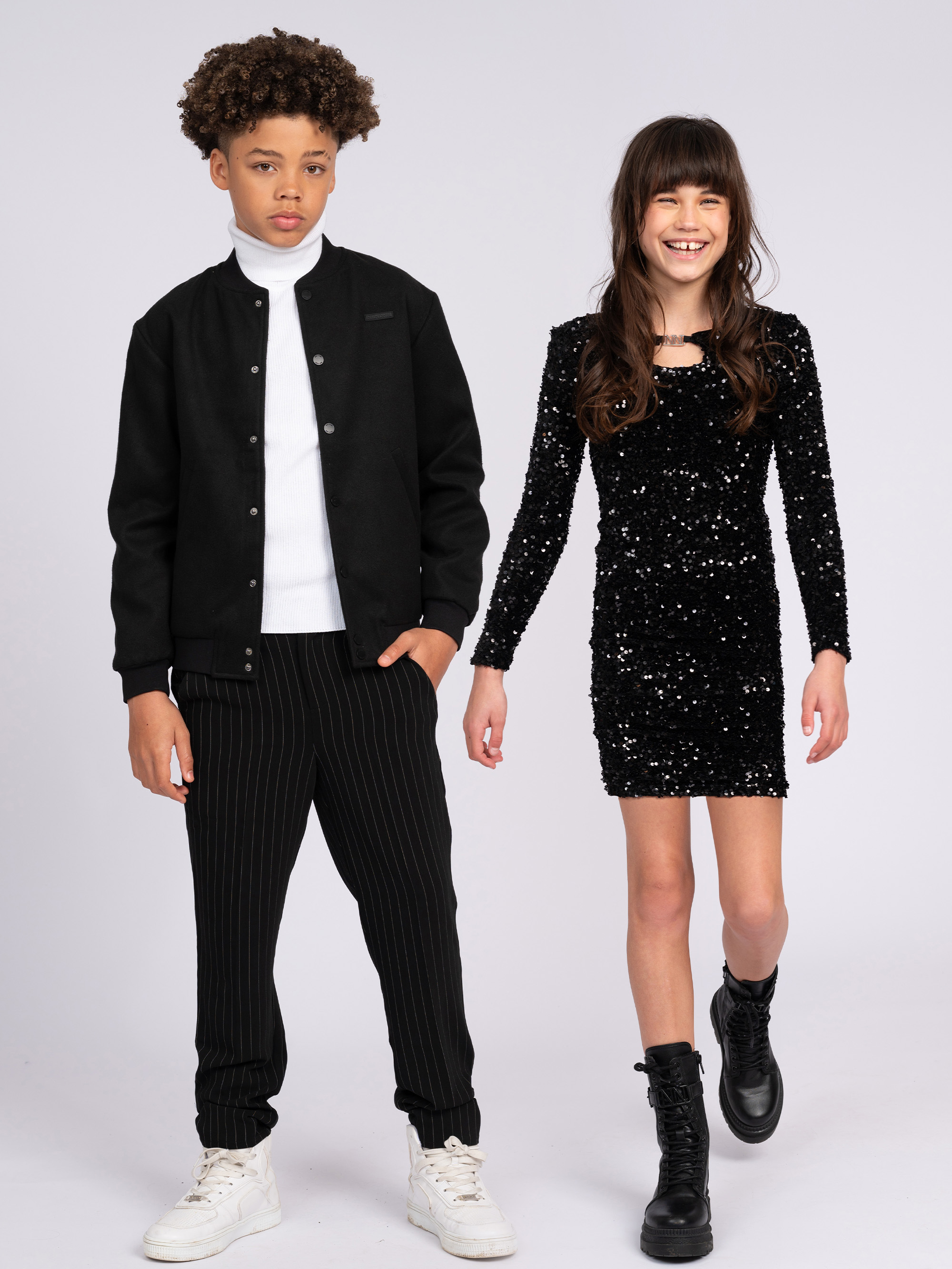 Fitted dress with sequins