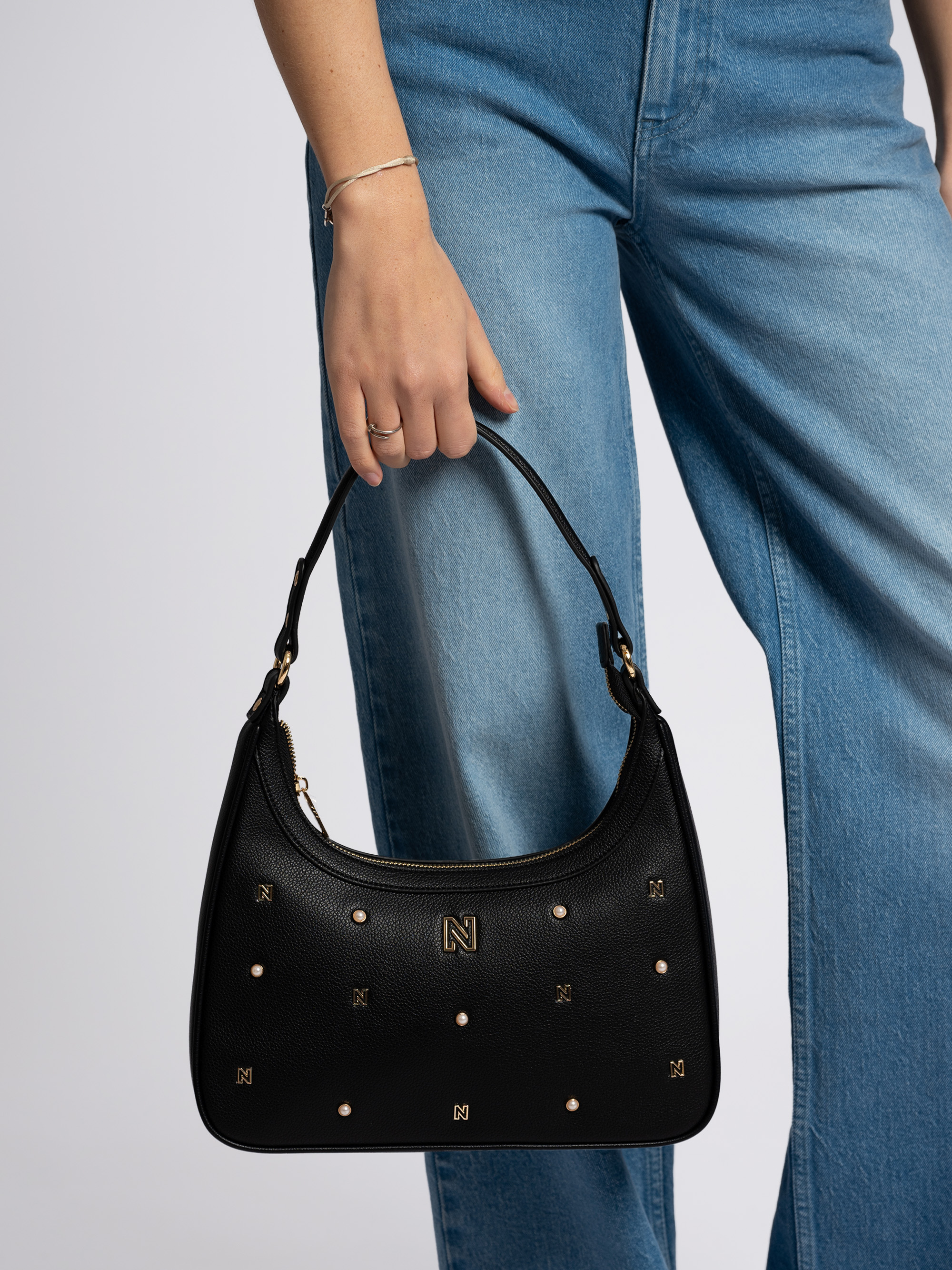 Shoulder bag with pearls