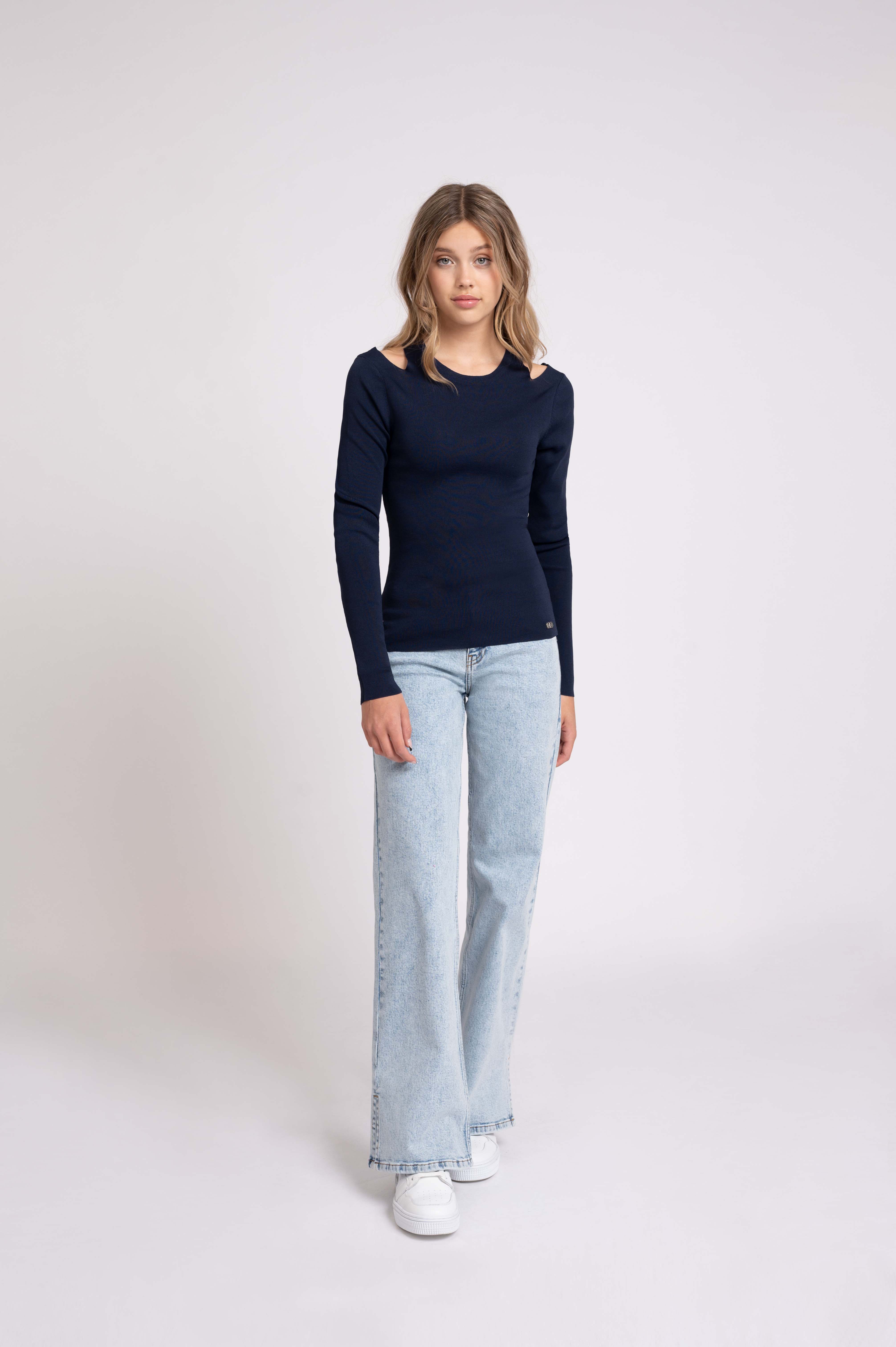 Long-sleeved top with cut outs