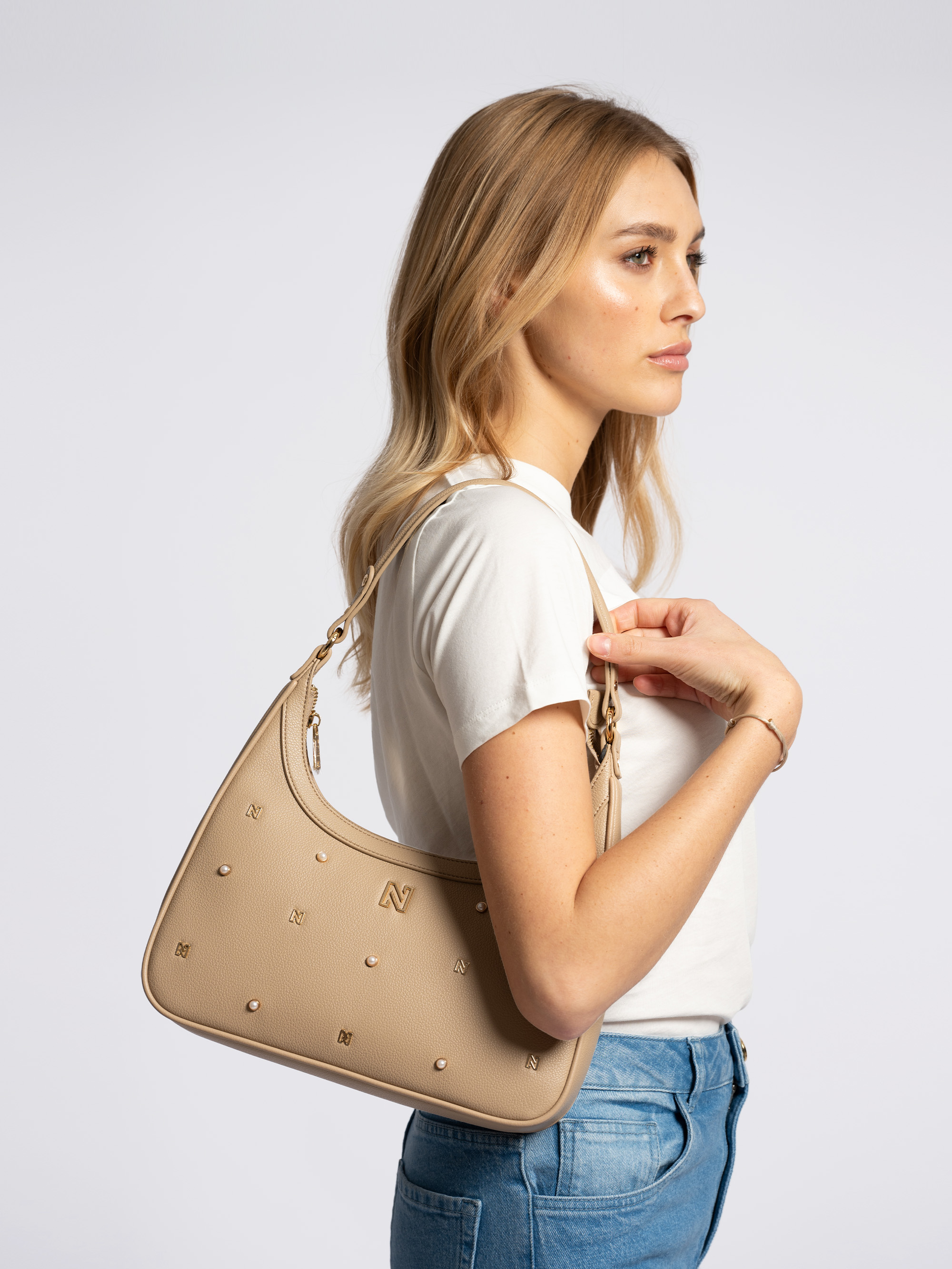 Shoulder bag with pearls