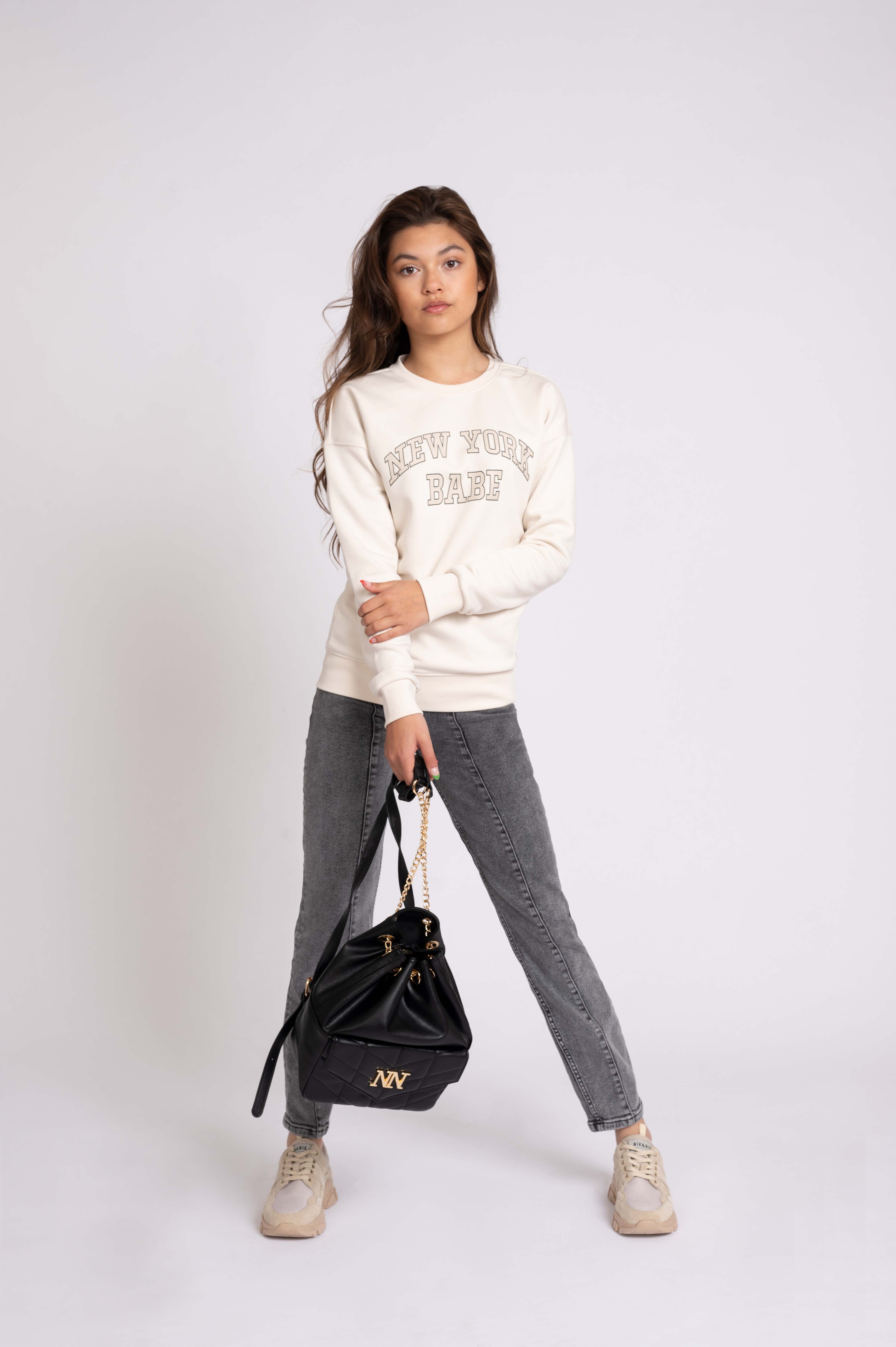  Sneakers with bold sole