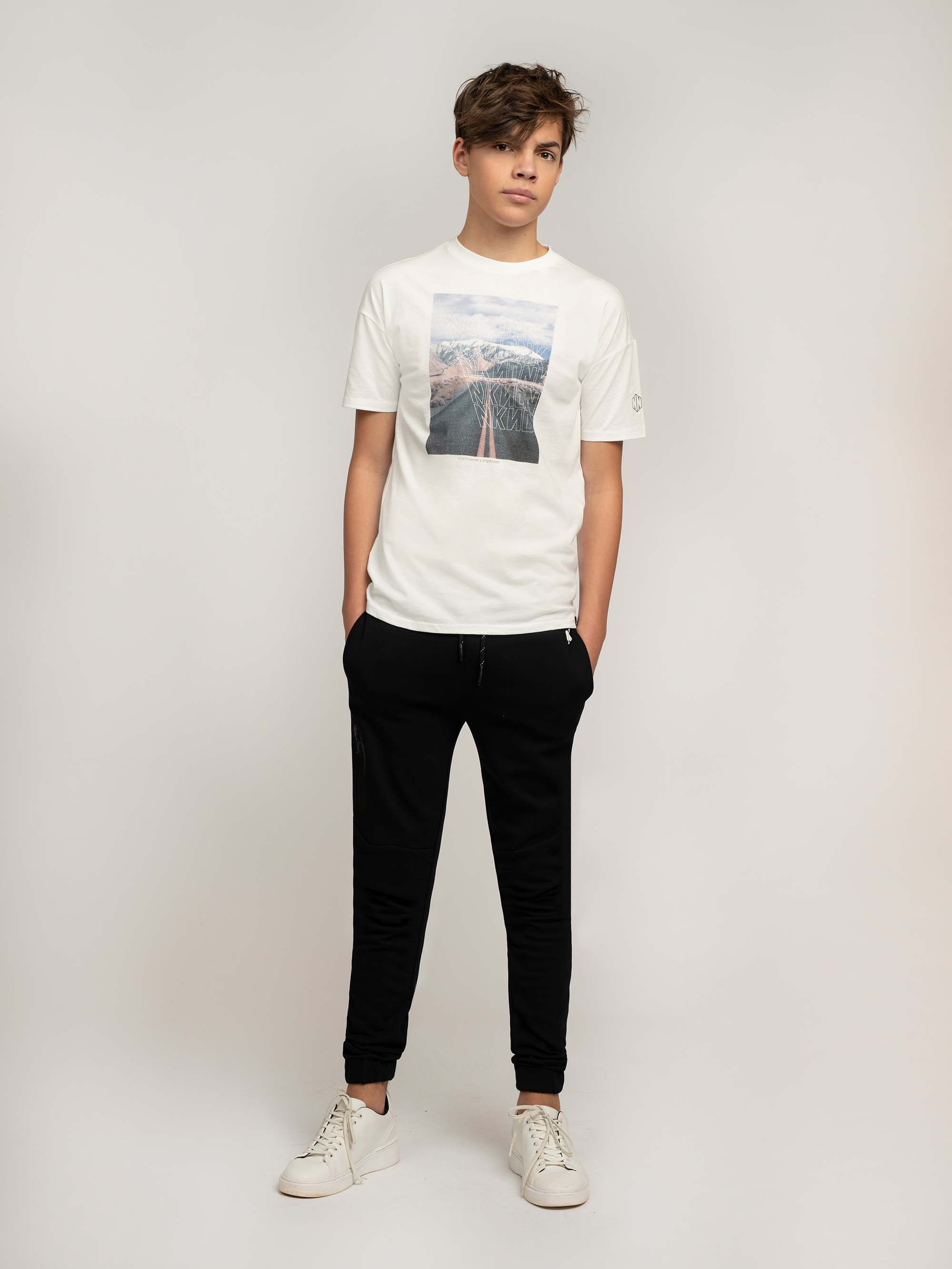 Fitted sweatpants with zipper pocket 