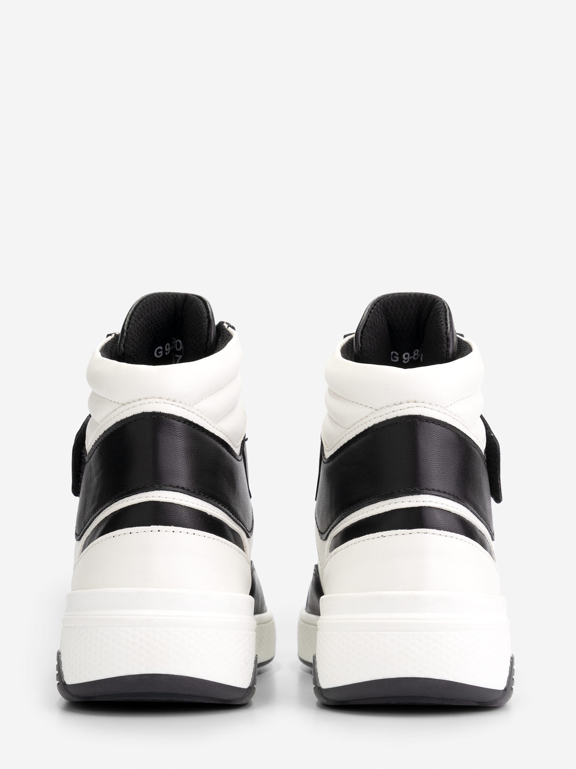 High sneaker with Velcro