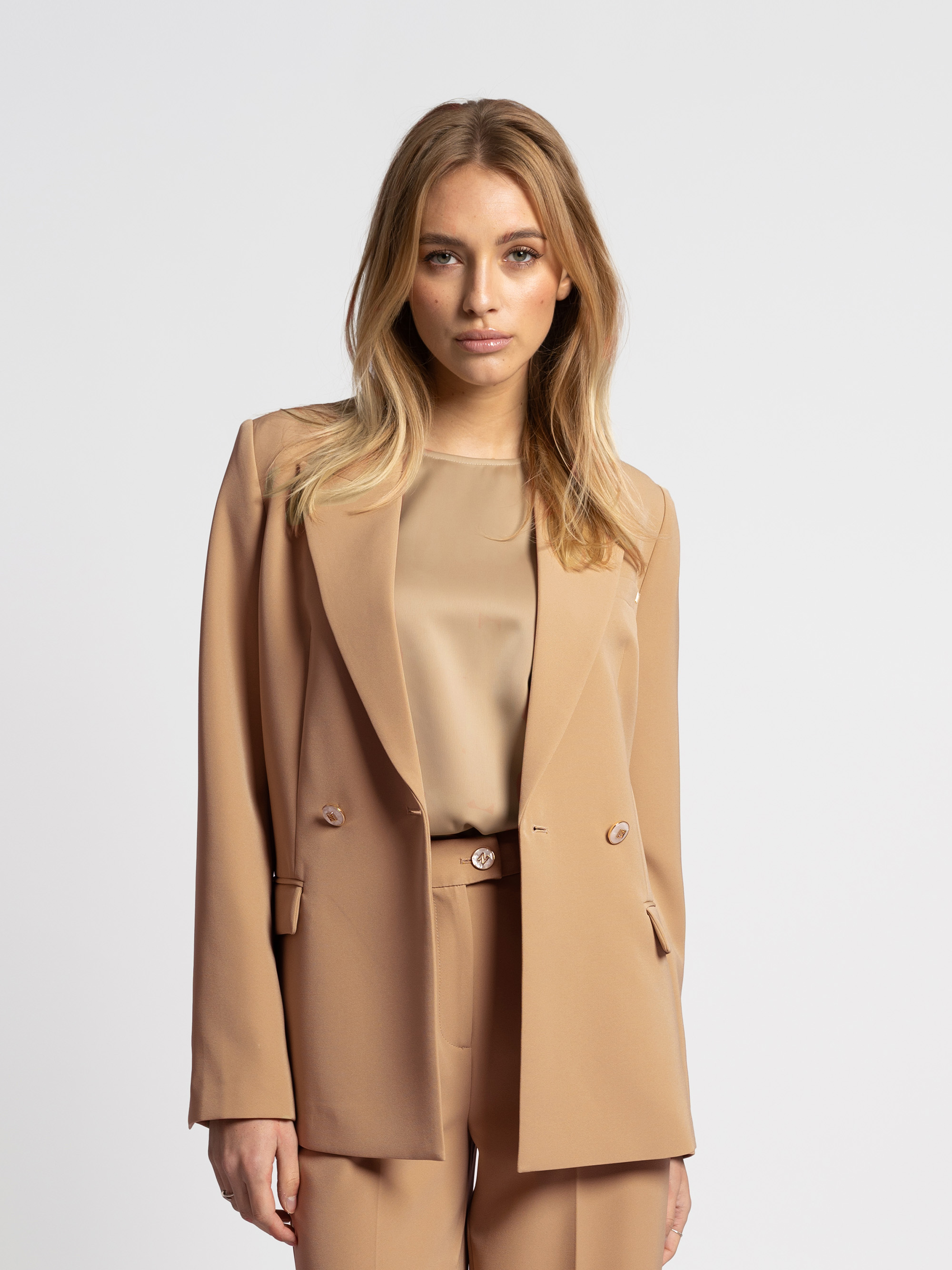 Classic blazer with mother-of-pearl buttons