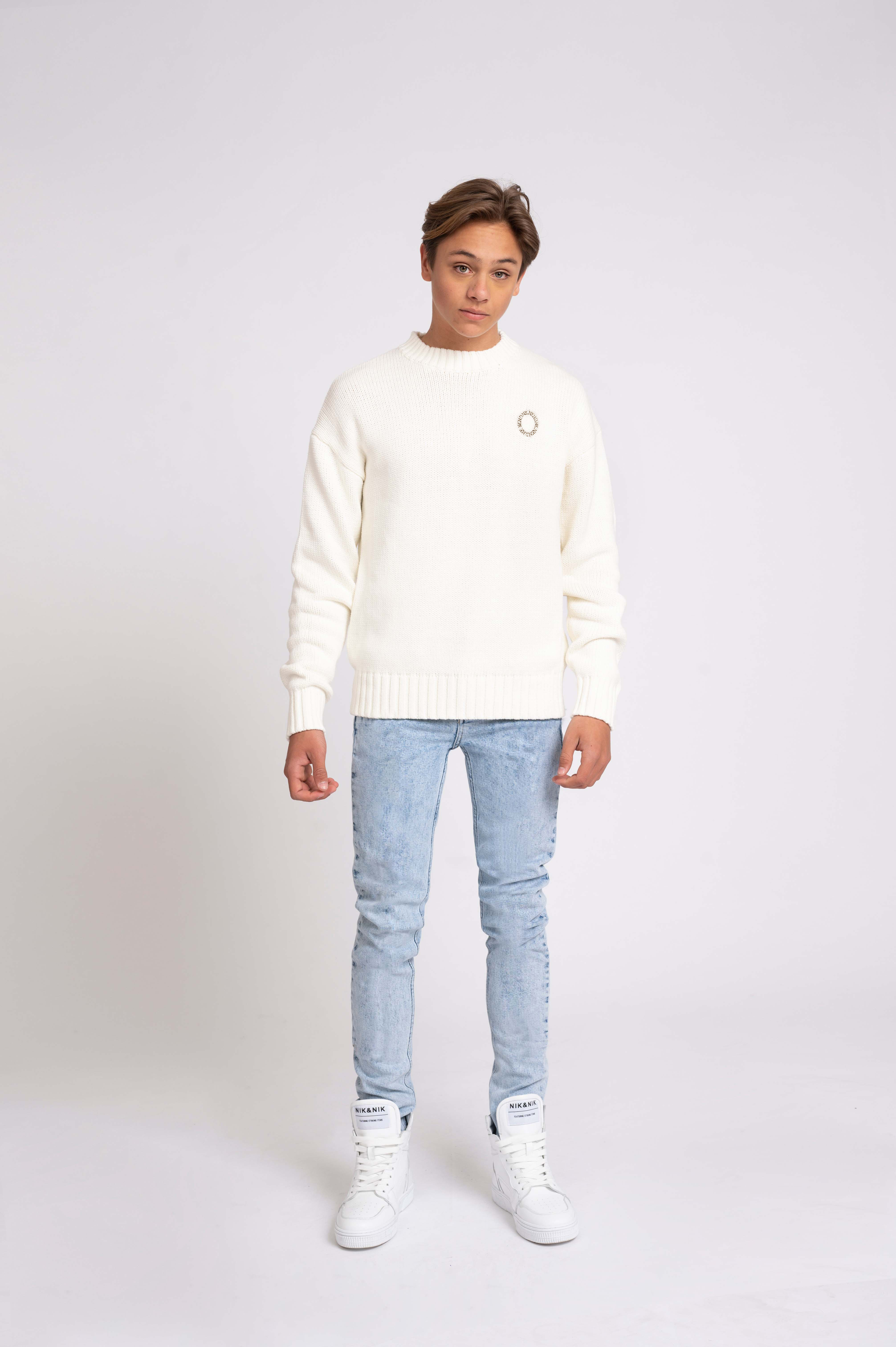 Sweater with round artwork 