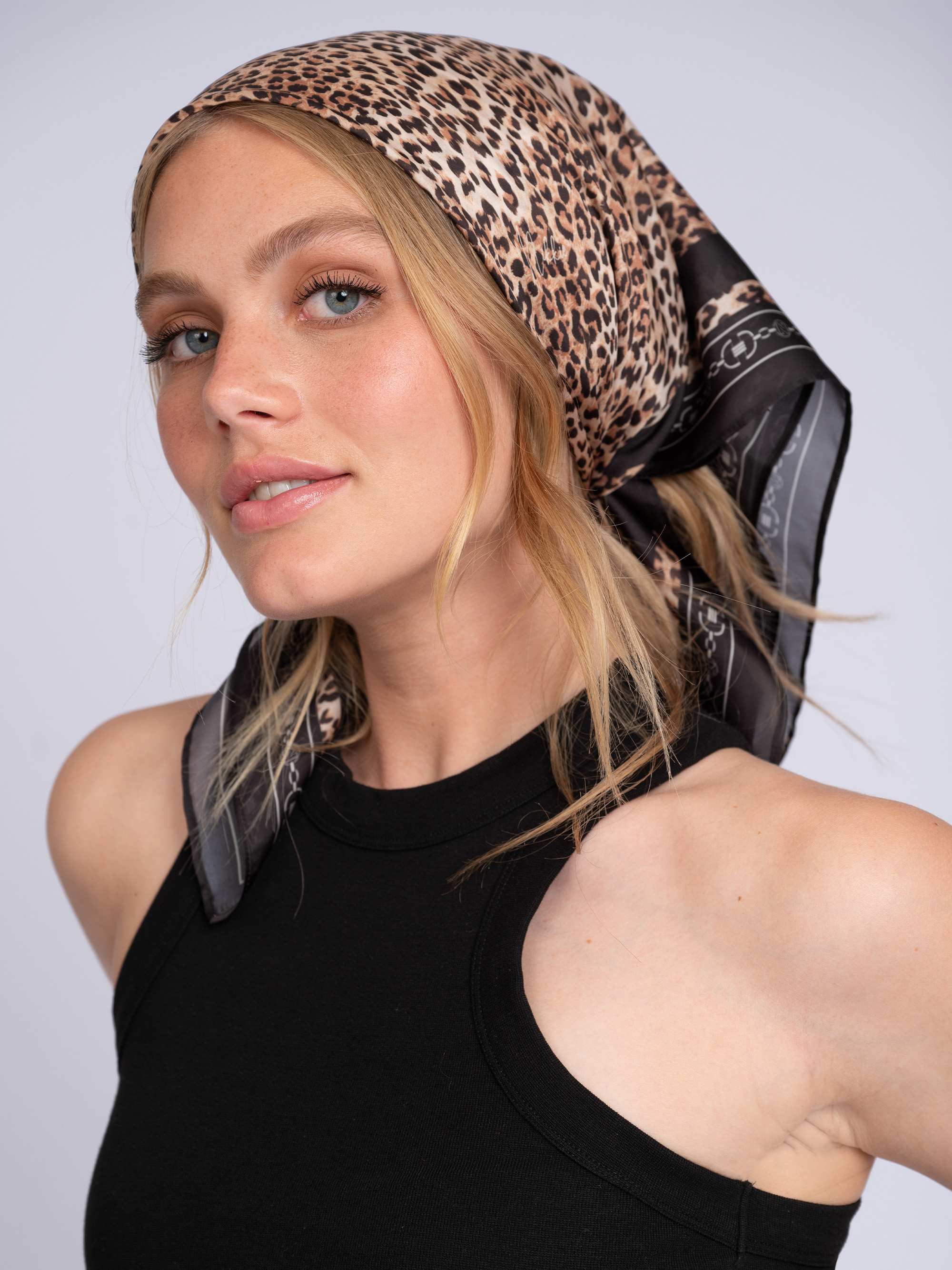 Scarf with leopard print and logo details