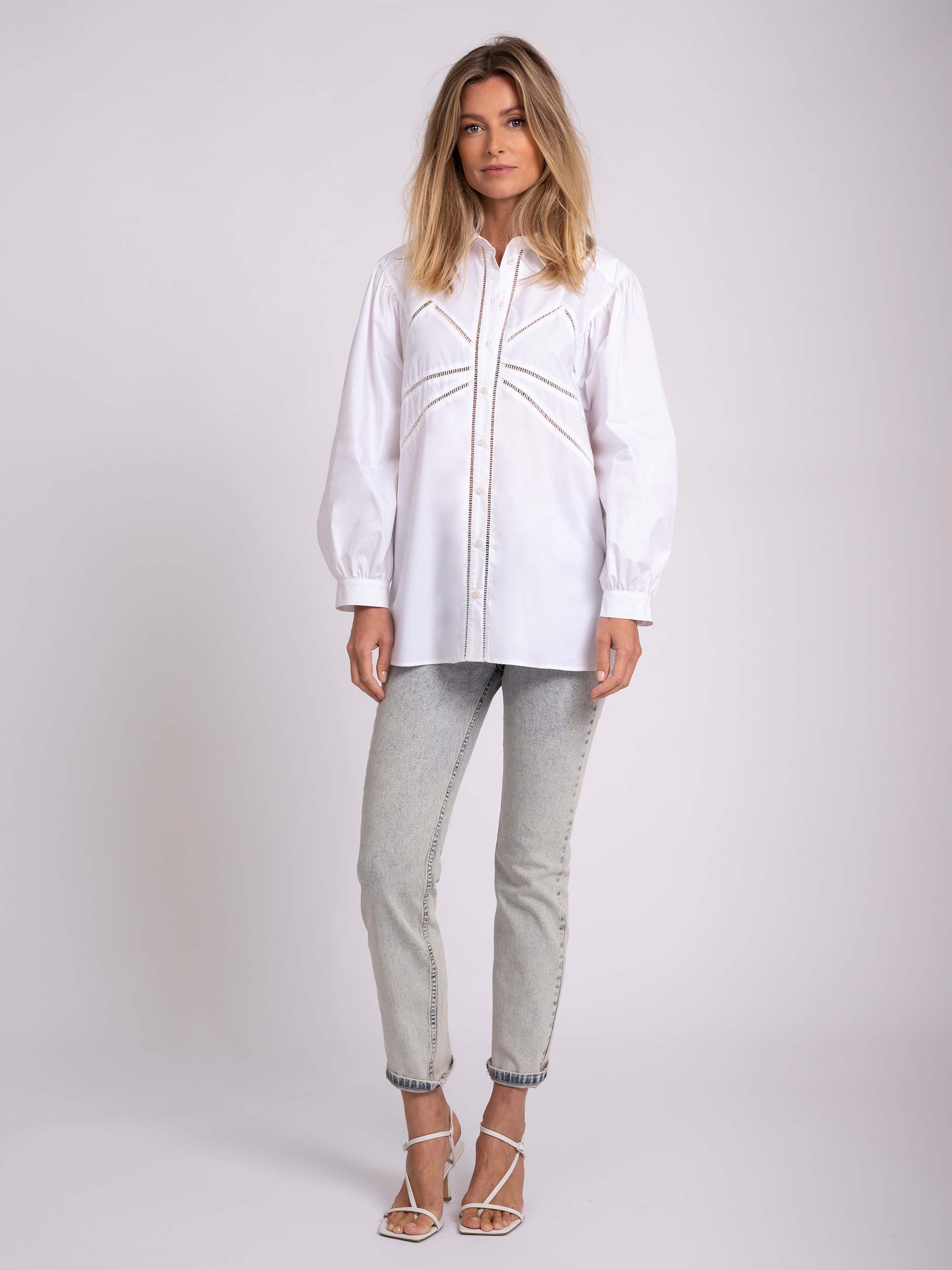 Loose fit jeans with low rise 