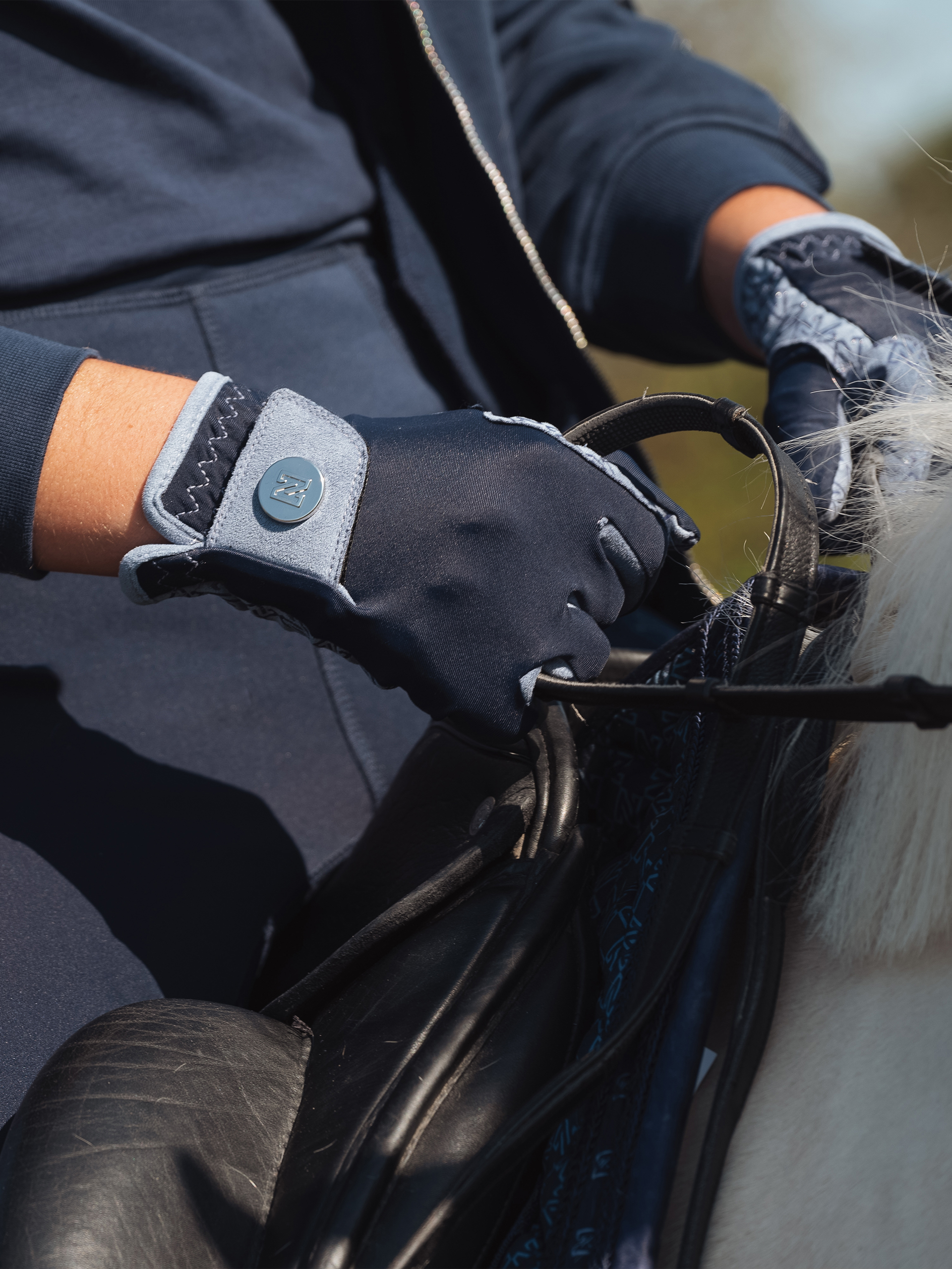 Riding gloves with N logo monogram 