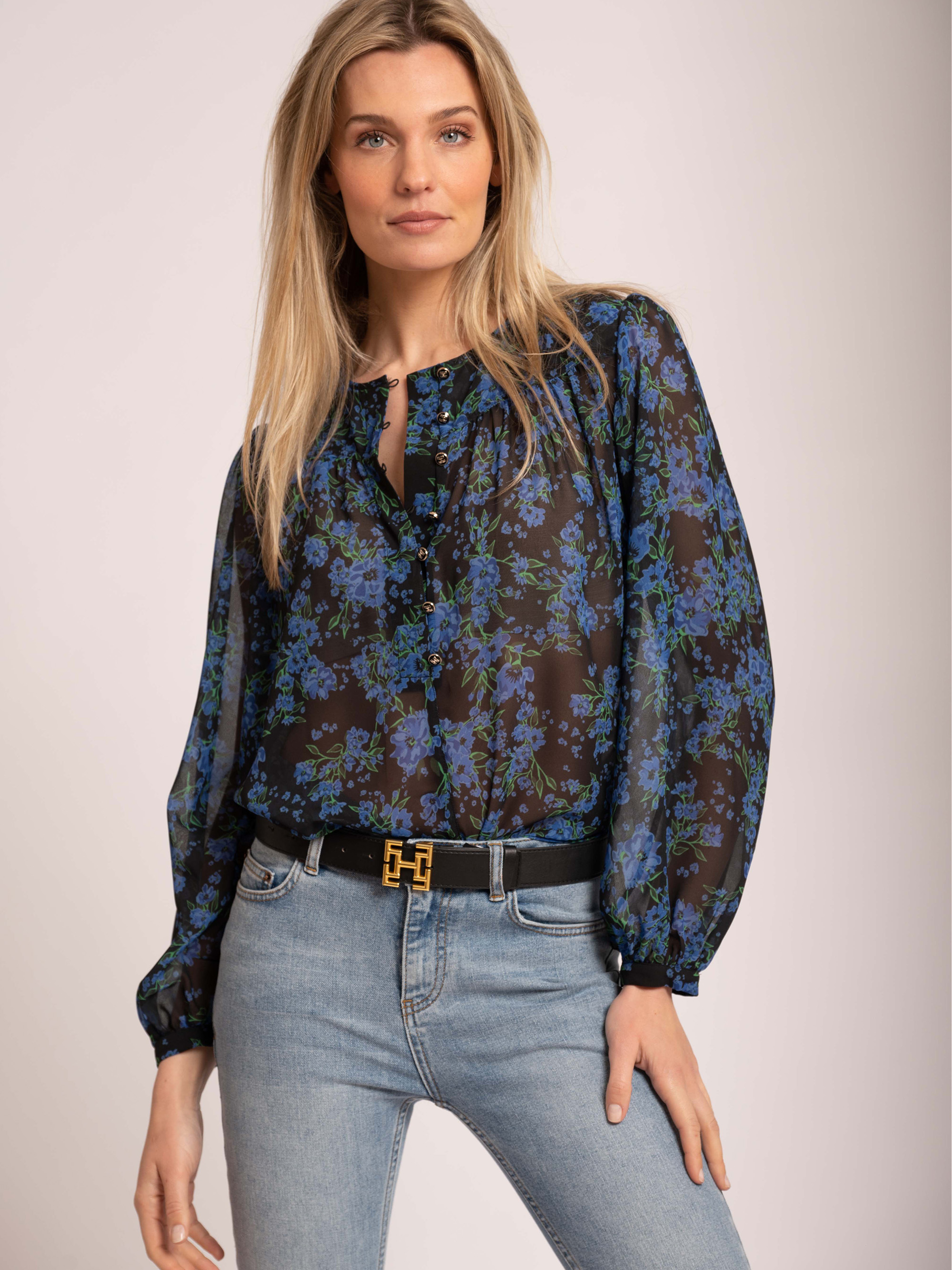  Blouse with flower print 