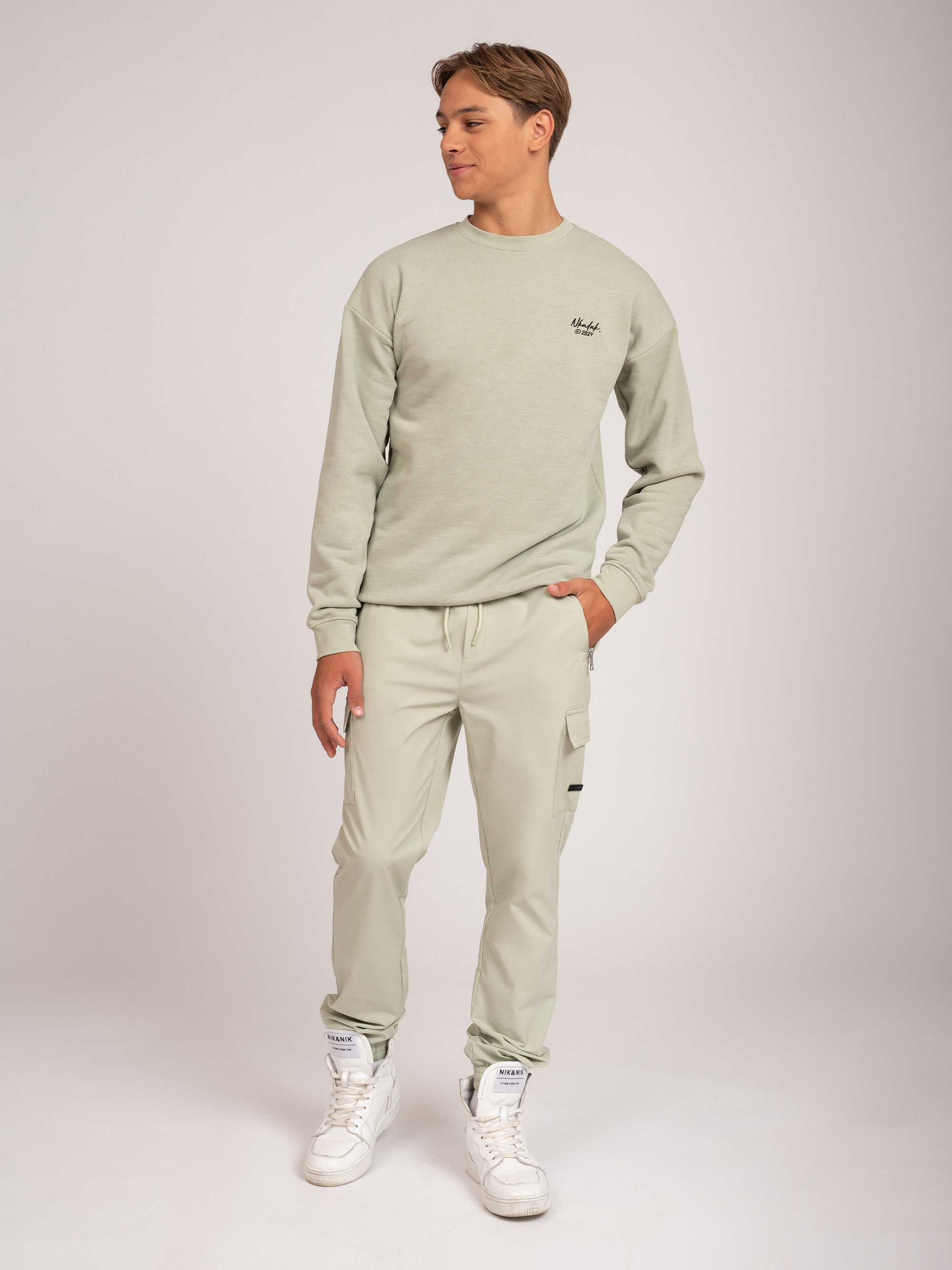 Cargo pants with elastic waistband
