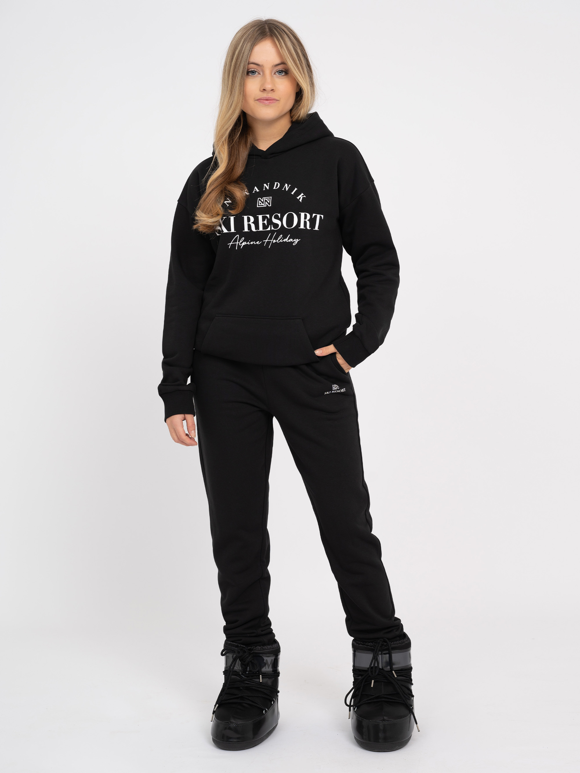 Sweatpants with elastic waistband + cords