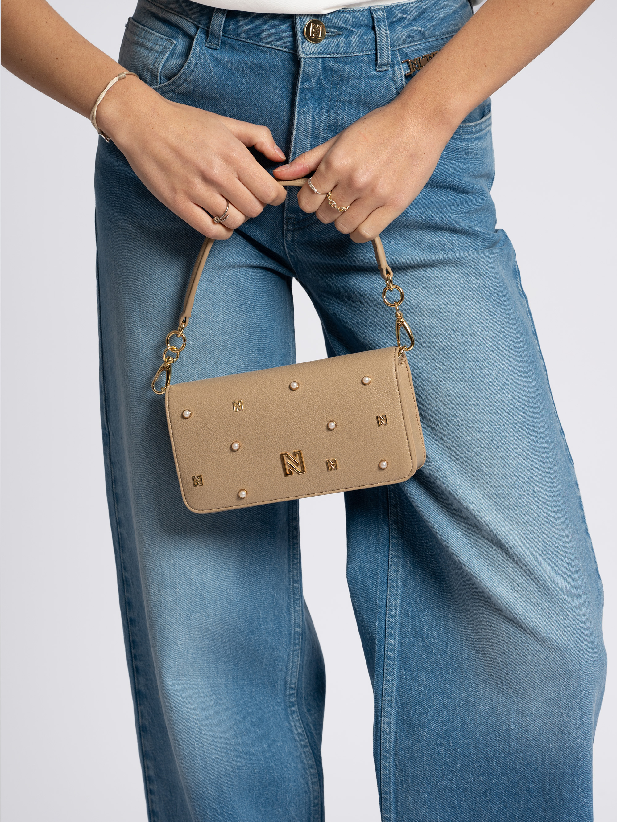 Shoulder bag with pearls