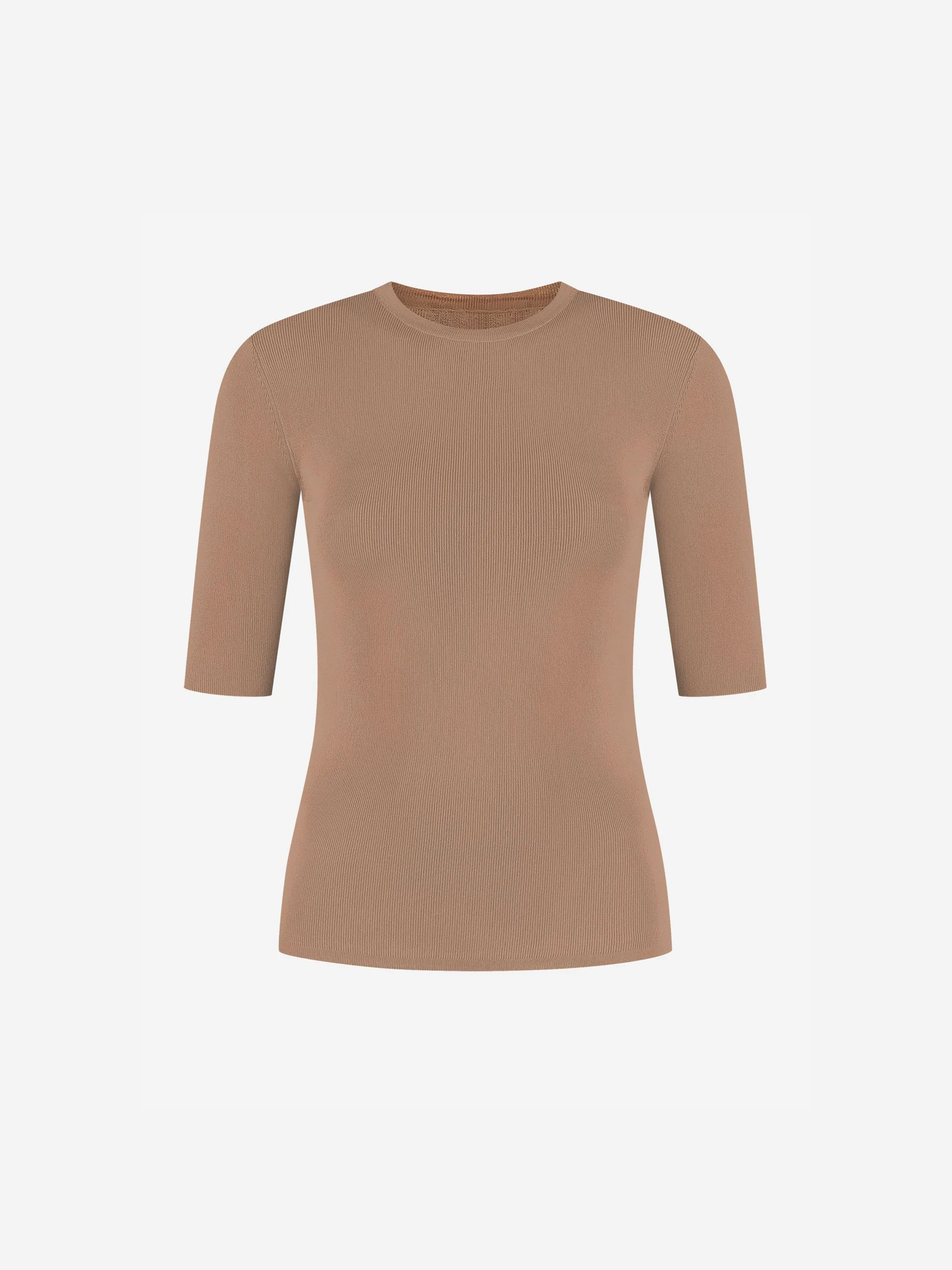 Fitted top with three-quarter sleeves