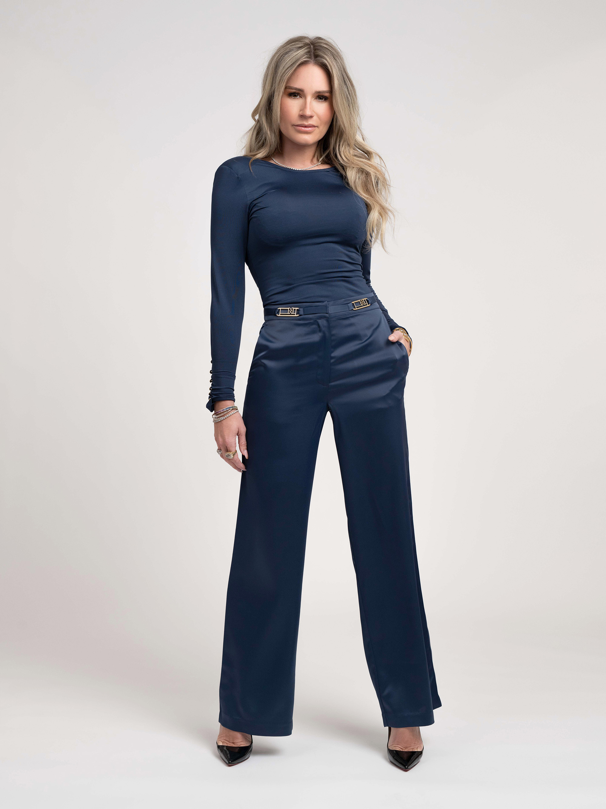  Mid rise straight pants with satin look