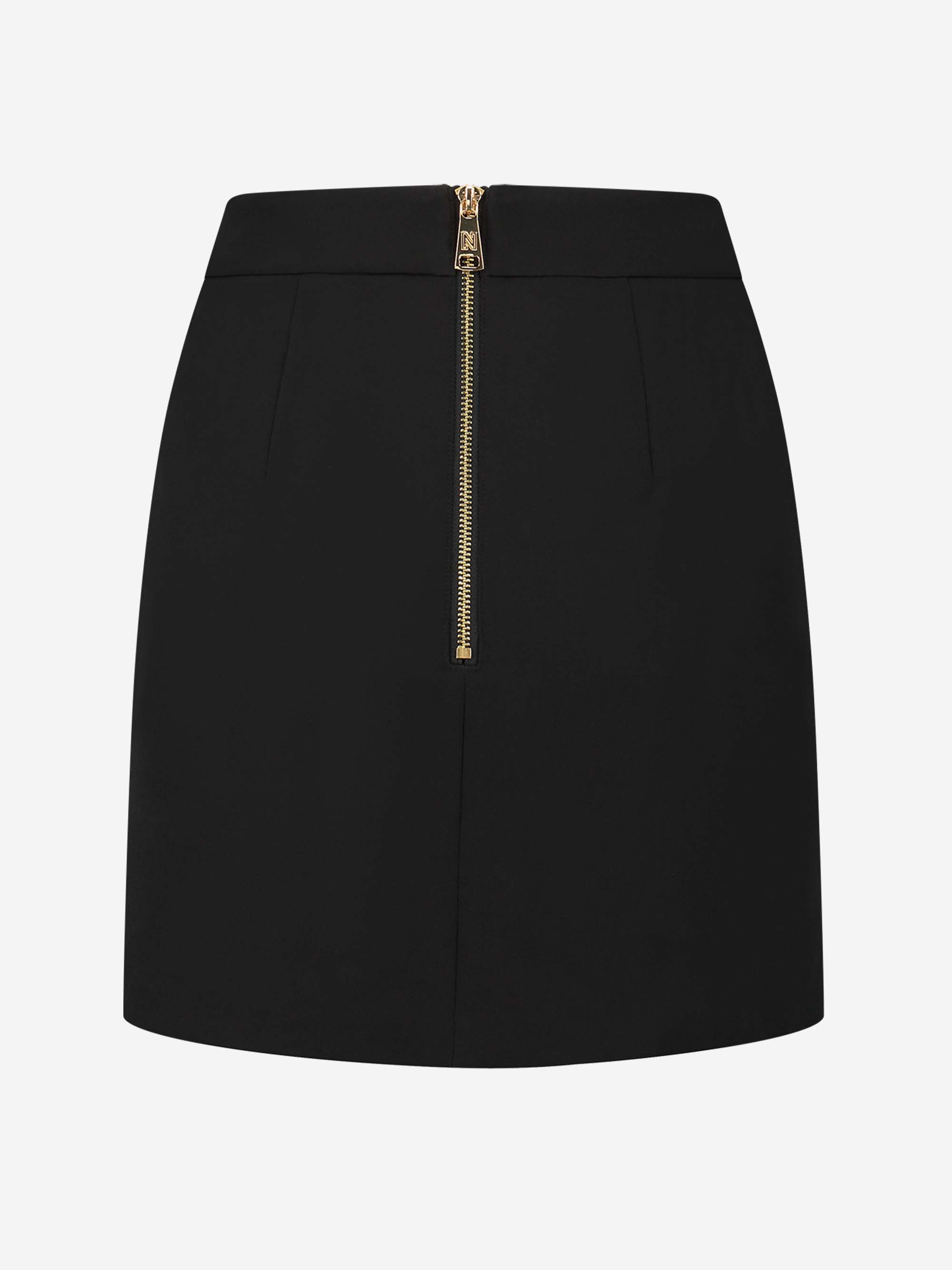 Fitted skirt with slits