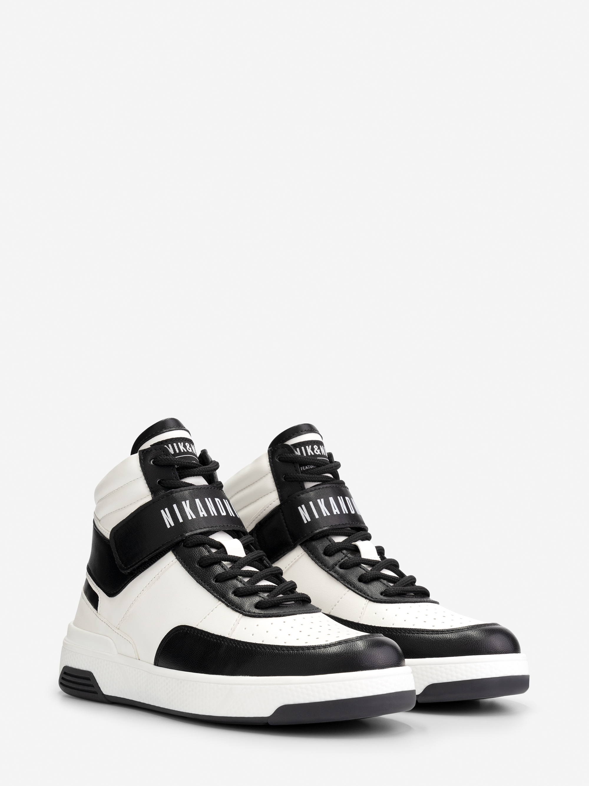 High sneaker with Velcro