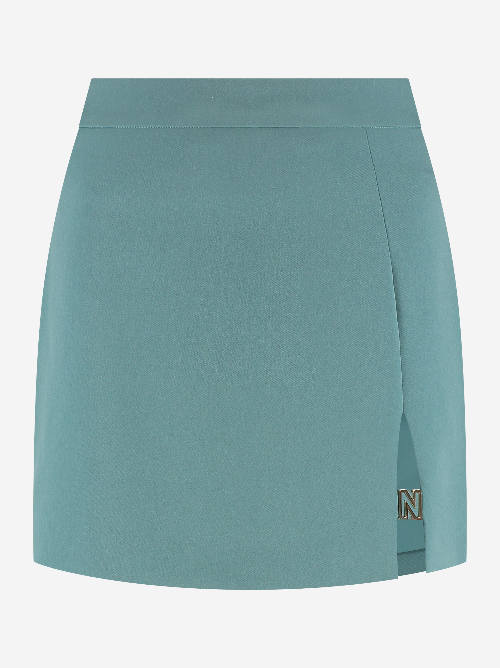 Fitted skirt with a slit