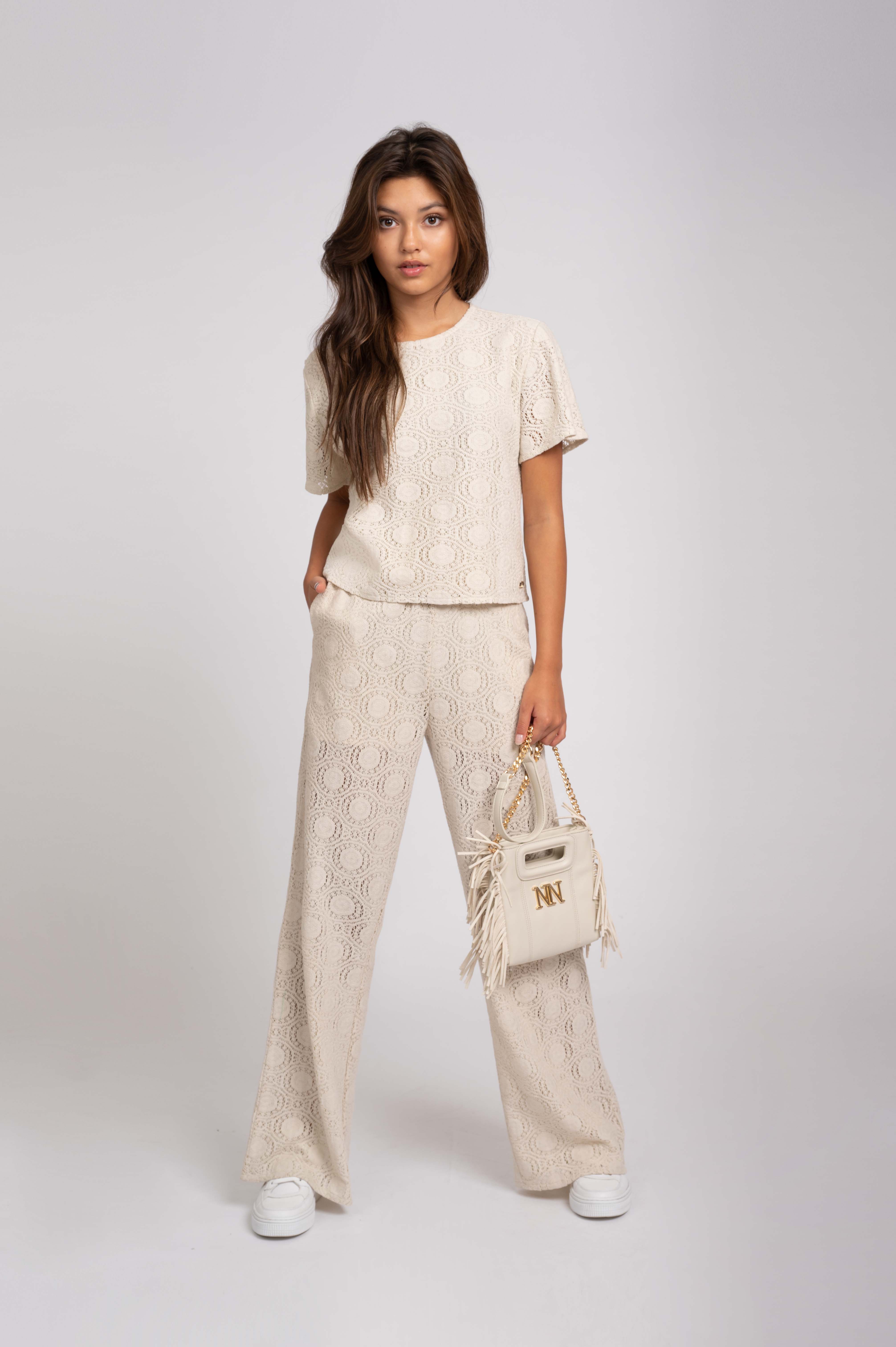 Loose fit pants with mid rise 