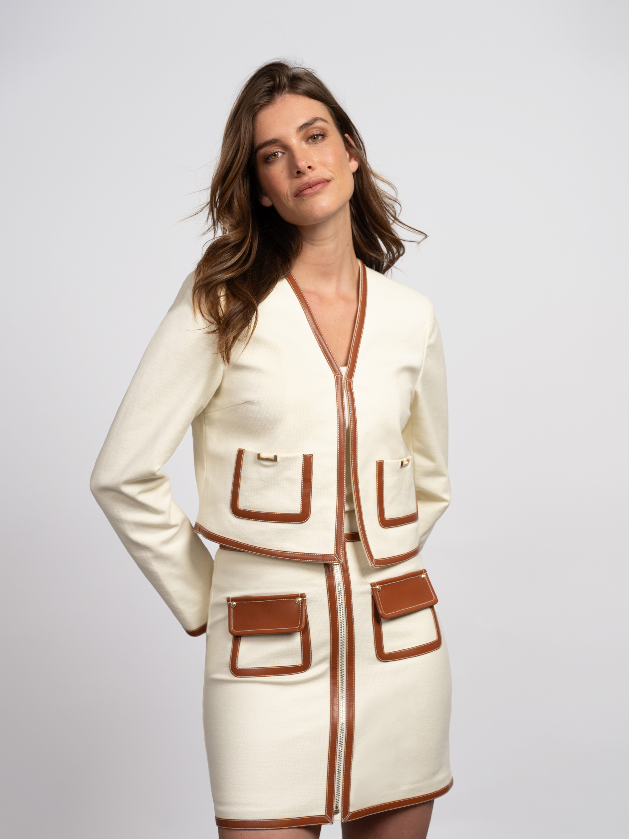 Short skirt with contrasting piping