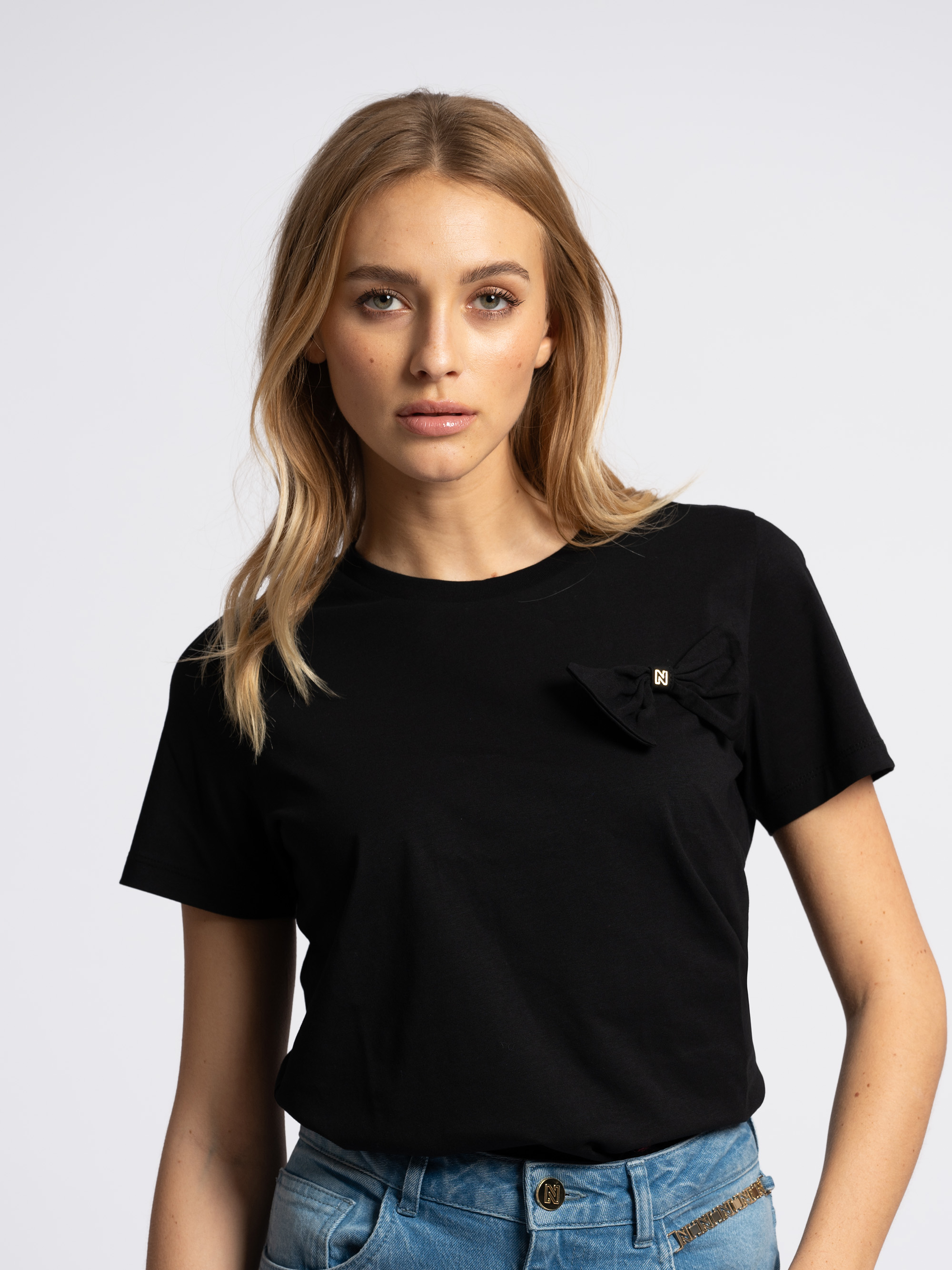 T-shirt with decorative bow
