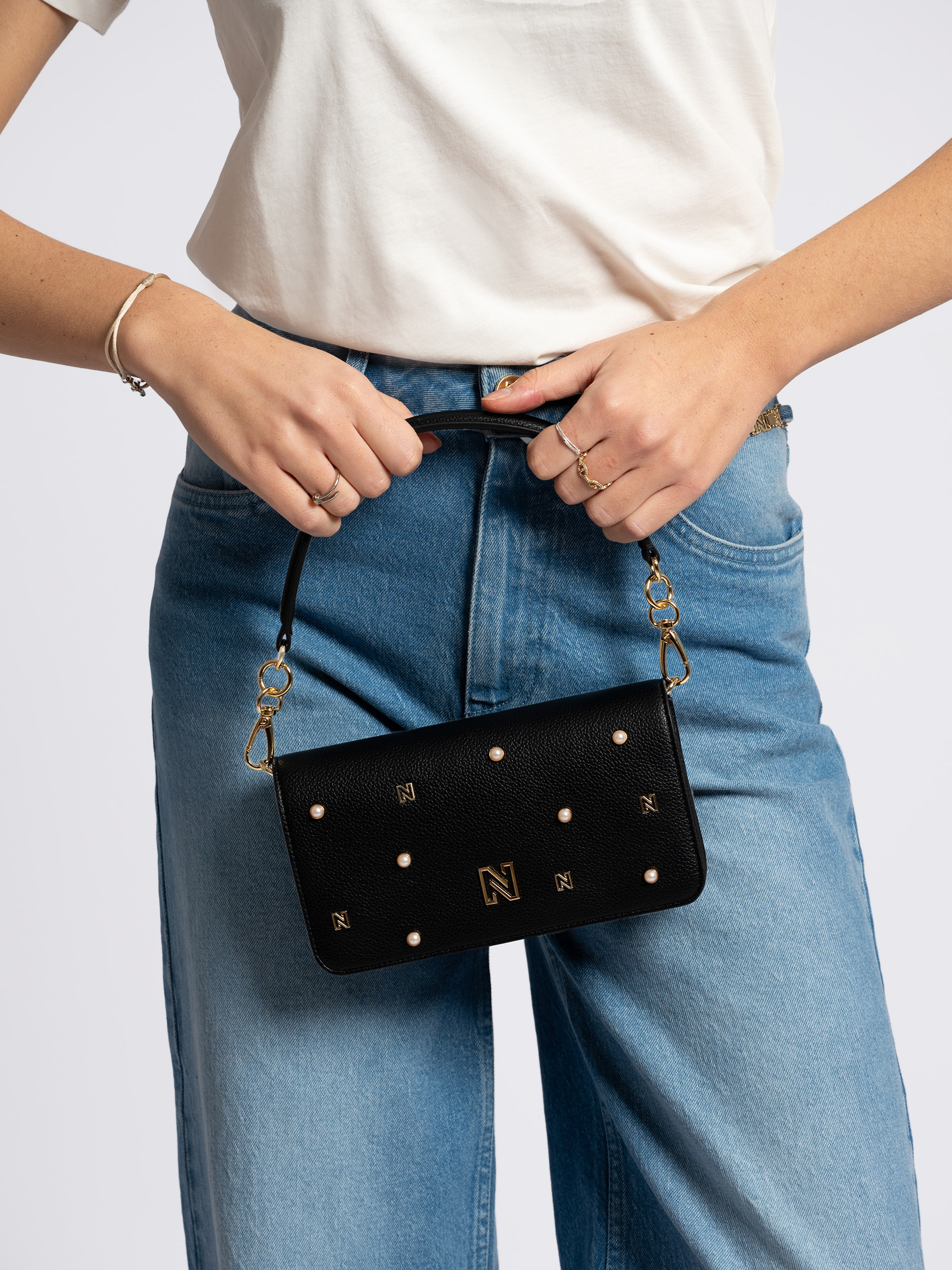 Shoulder bag with pearls