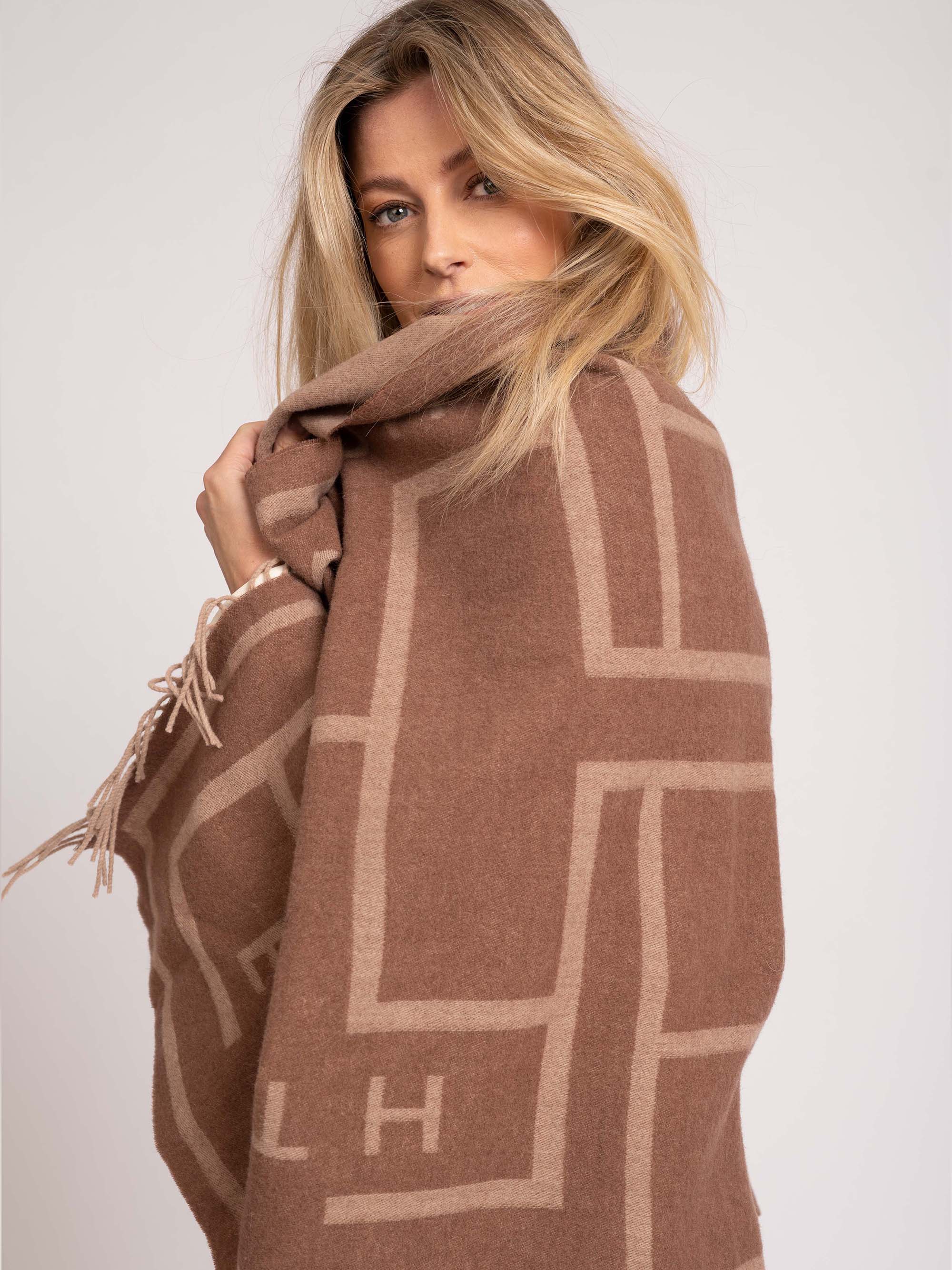 Demi Scarf