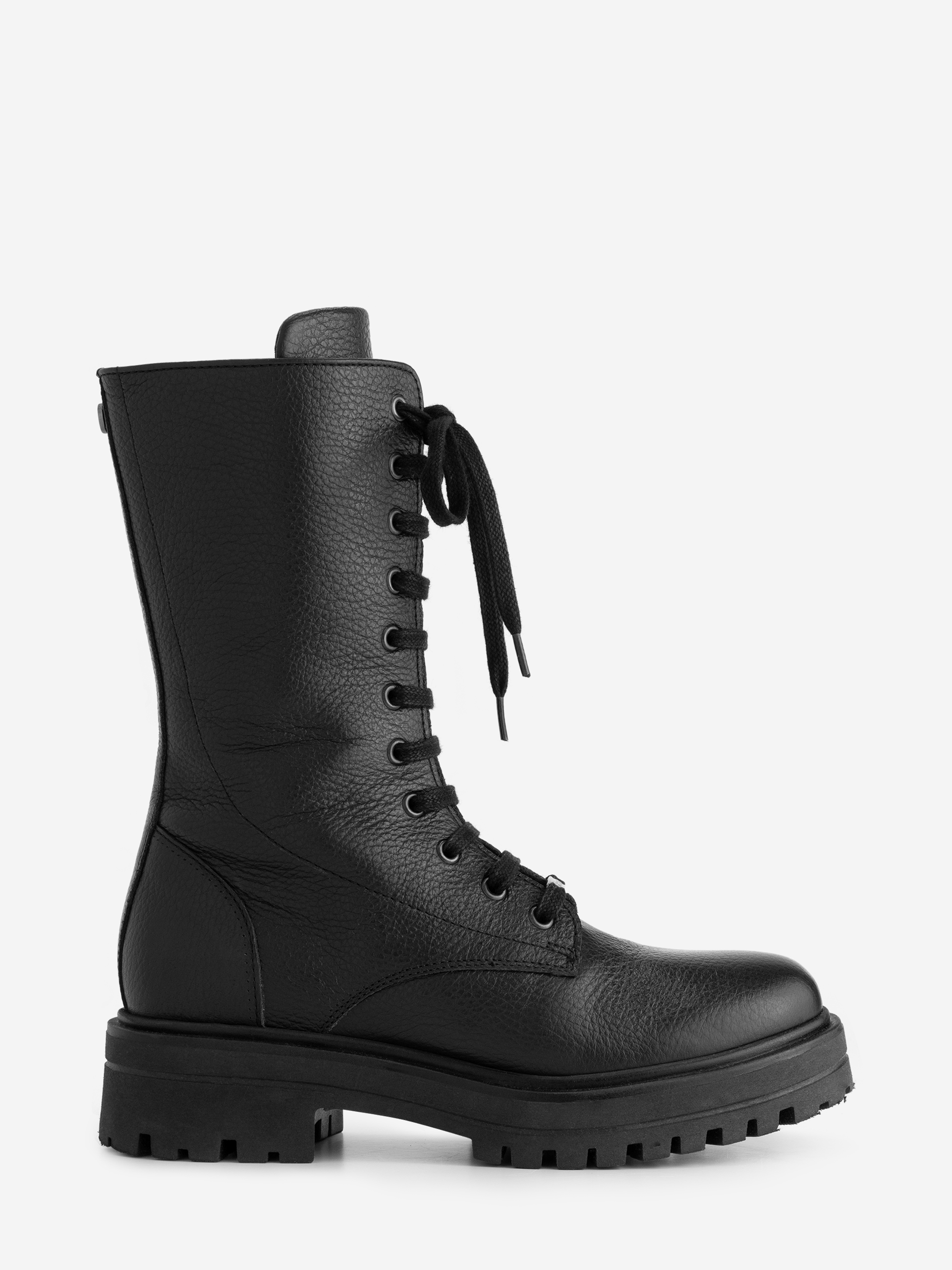 Leather boots with laces